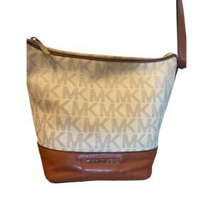 ⭐️ Women’s Michael Kors White / Tan Cross Body Monogram Purse Designer Preppy